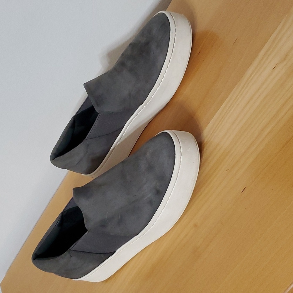 Vince Warren Gray Suade Slip-on Sneakers Size 9.5